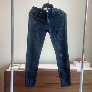 Rag and bone size 27 mid rise Cate jeans with python print.